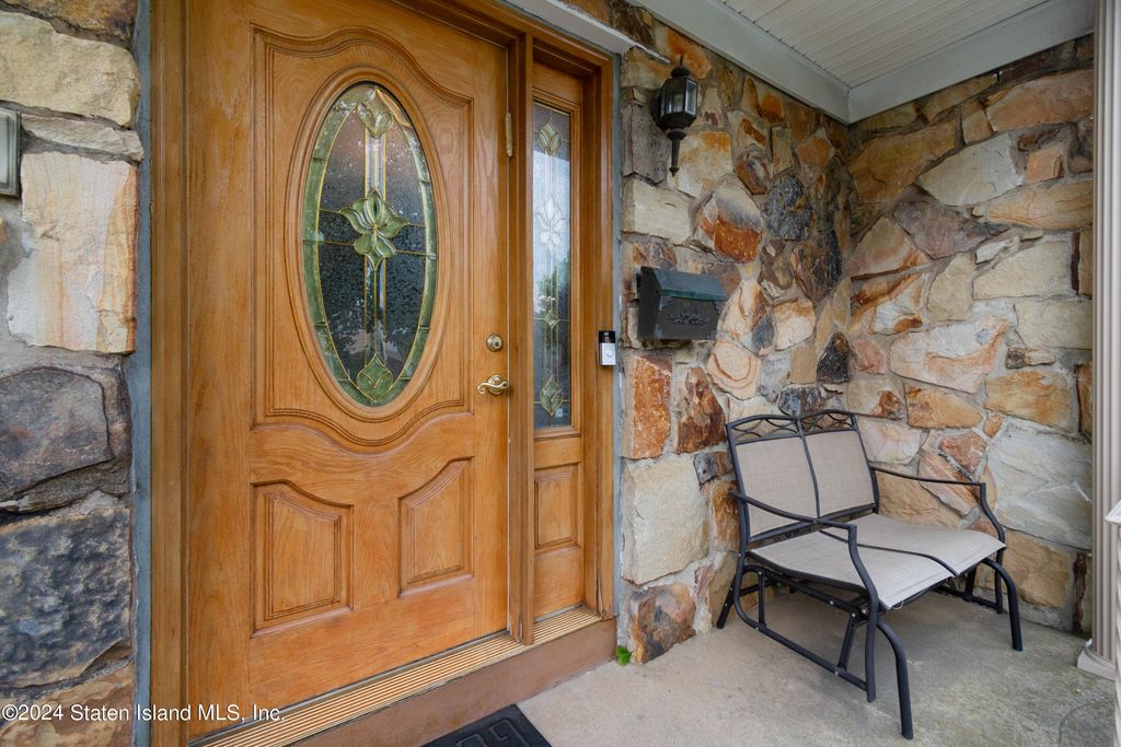 Photo of 250 Crafton Avenue, Staten Island, NY 10314 (MLS # 2403524)