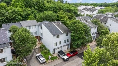 Photo of 603 Ilyssa Way, Staten Island, NY 10312 (MLS # 2503829)