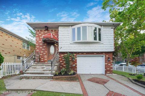 Photo of 28 Waldo Place, Staten Island, NY 10314 (MLS # 2404030)