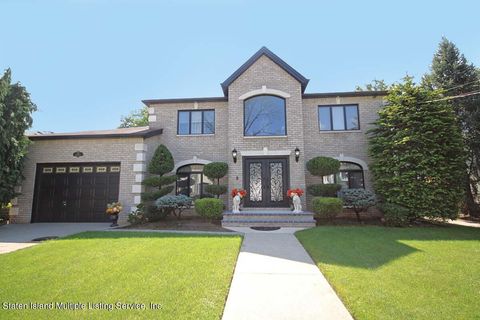 Photo of 34 Amaron Lane, Staten Island, NY 10307 (MLS # 1164264)