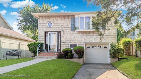 Photo of 299 Foster Road, Staten Island, NY 10309 (MLS # 2504415)