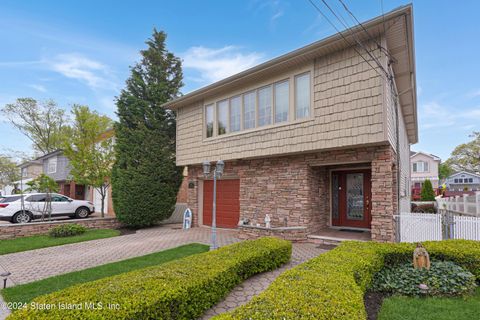 Photo of 254 Sanilac Street, Staten Island, NY 10306 (MLS # 2402512)