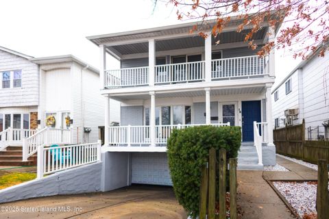 Photo of 18 Albert Court, Staten Island, NY 10303 (MLS # 2507191)
