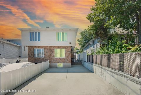 Photo of 26 Conger Street, Staten Island, NY 10305 (MLS # 2602307)