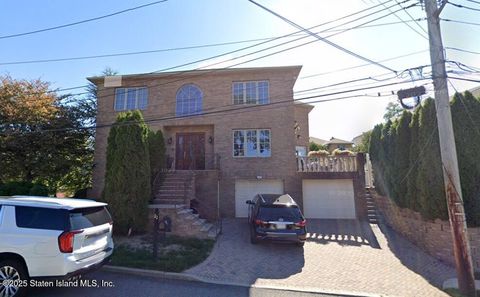 Photo of 33 Oakdale Avenue, Staten Island, NY 10304 (MLS # 2503343)