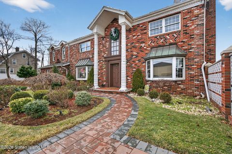 Photo of 728 Huguenot Avenue, Staten Island, NY 10312 (MLS # 2600183)