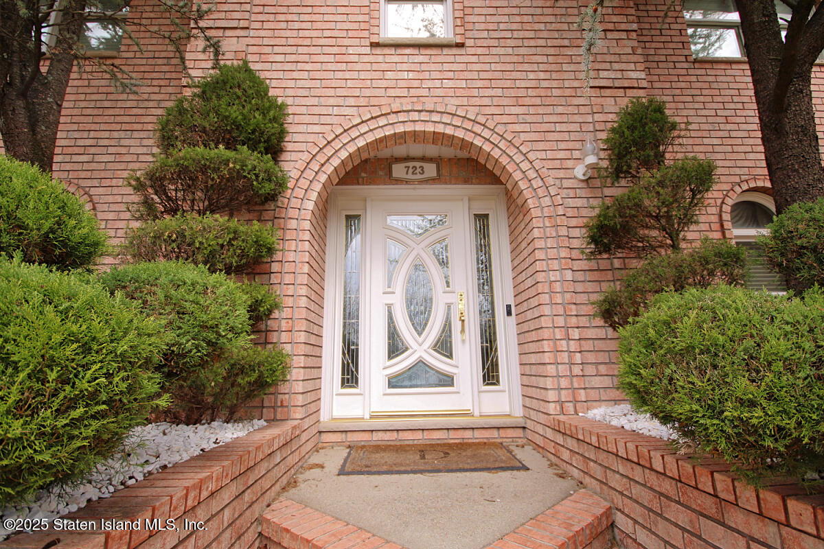 723 Ionia Avenue Ave, Staten Island, New York image 1
