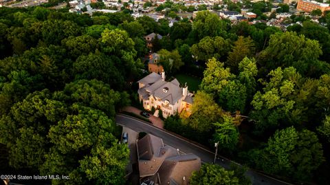 Single Family Residence in Staten Island NY 221 Douglas Road.jpg