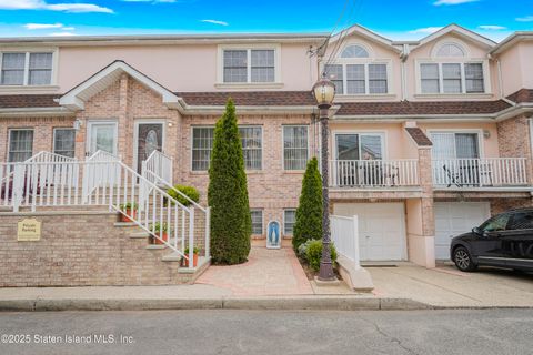 Photo of 17 Orbit Lane, Staten Island, NY 10314 (MLS # 2502534)