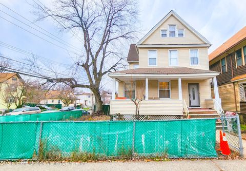 Photo of 166 Elm Street, Staten Island, NY 10310 (MLS # 1159844)