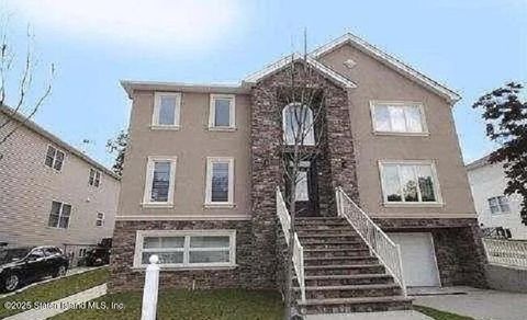 Photo of 38 Brookside Loop #Side Apt, Staten Island, NY 10309 (MLS # 2500435)