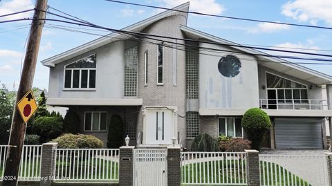 Photo of 83 Hastings Street, Staten Island, NY 10305 (MLS # 2404441)