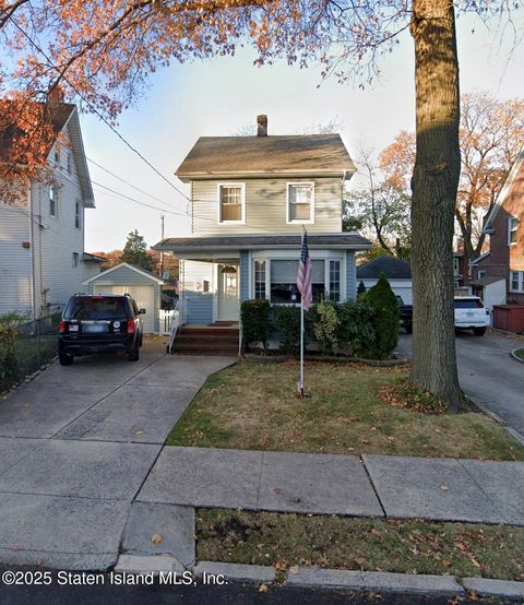 Photo of 706 Broadway Avenue, Staten Island, NY 10310 (MLS # 2505703)
