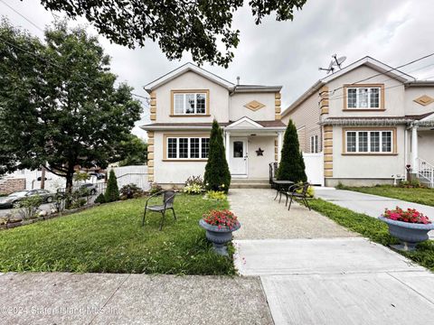 Photo of 441 Virginia Avenue, Staten Island, NY 10305 (MLS # 2404290)