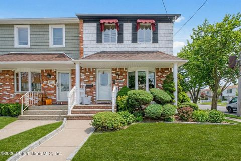 Photo of 121 Annadale Road, Staten Island, NY 10312 (MLS # 2601207)