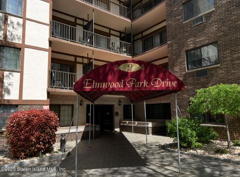 Photo of 2 Elmwood Park Drive #114, Staten Island, NY 10314 (MLS # 2503108)