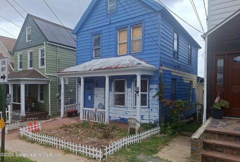 Photo of 21 Ormond Place, Staten Island, NY 10305 (MLS # 2405478)