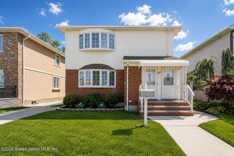 Photo of 292 Chesterton Avenue, Staten Island, NY 10306 (MLS # 2602708)