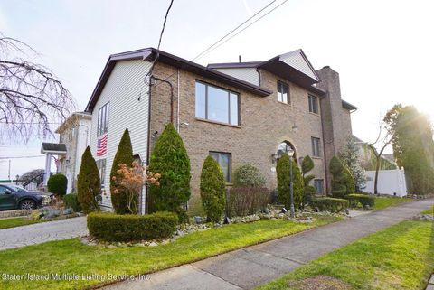 Photo of 6 Oceanview Avenue, Staten Island, NY 10312 (MLS # 1160084)