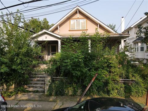 Photo of 149 Mountainview Avenue, Staten Island, NY 10314 (MLS # 2406037)