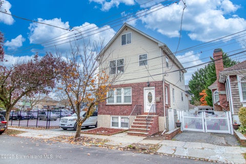 Multifamily For Sale - 24 Roosevelt Street<br/> Staten Island, NY 10304