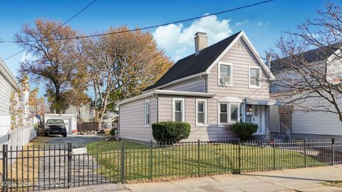 Photo of 133 Van Pelt Avenue, Staten Island, NY 10303 (MLS # 2406214)