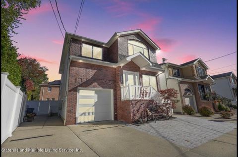Photo of 327 Brehaut Avenue, Staten Island, NY 10307 (MLS # 1165424)