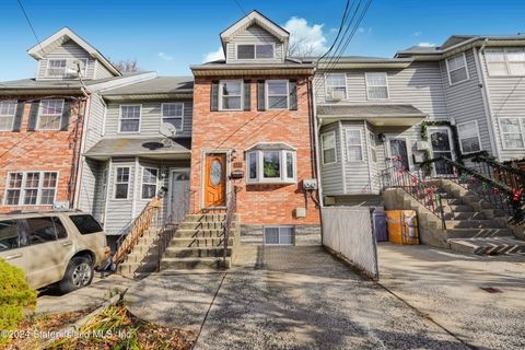Photo of 333 Glenn Avenue, Staten Island, NY 10301 (MLS # 2406665)