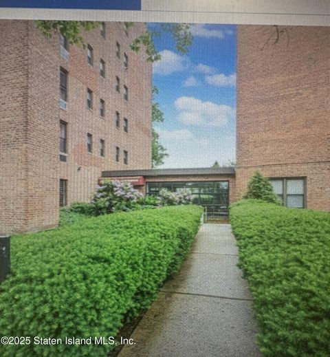 Photo of 100 Colfax Avenue #2 Z, Staten Island, NY 10306 (MLS # 2505490)