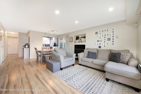 Photo of 28 Heaney Avenue, Staten Island, NY 10303 (MLS # 2400398)