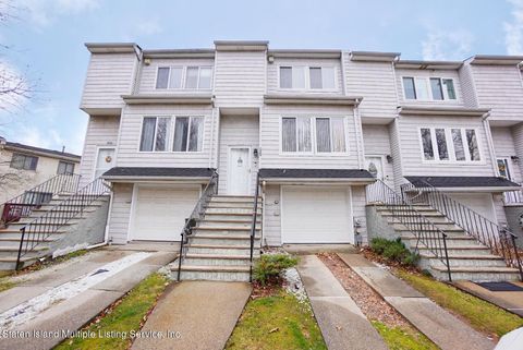 Photo of 140 Dinsmore Street #B, Staten Island, NY 10314 (MLS # 1161988)