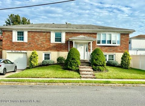 Photo of 101 Nehring Avenue, Staten Island, NY 10314 (MLS # 2405551)