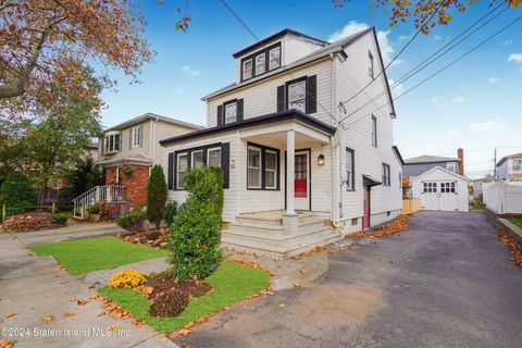 Photo of 57 Cedarview Avenue, Staten Island, NY 10306 (MLS # 2406226)