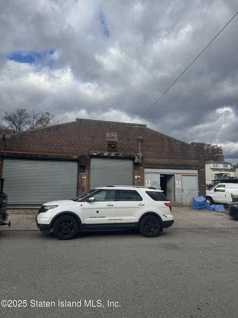 Photo of 15 Station Avenue, Staten Island, NY 10309 (MLS # 2506692)