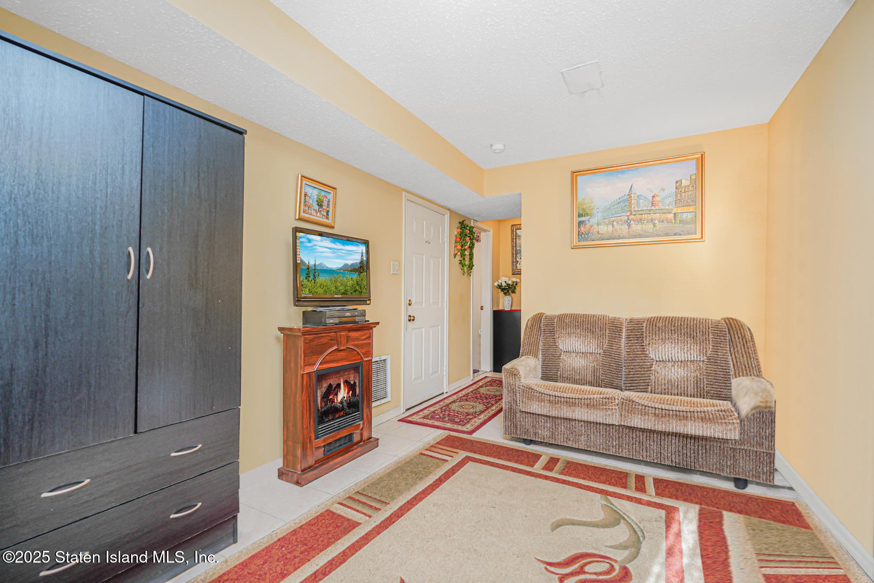 344 Ilyssa Way, Staten Island, New York image 3