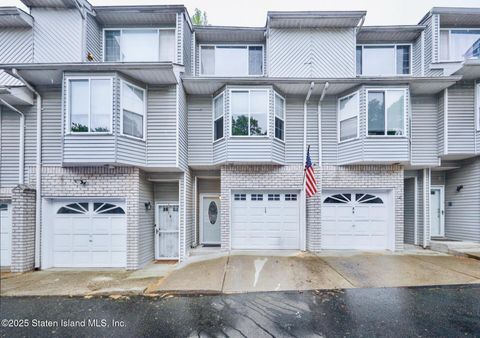 Photo of 24 Regina Lane, Staten Island, NY 10312 (MLS # 2503646)