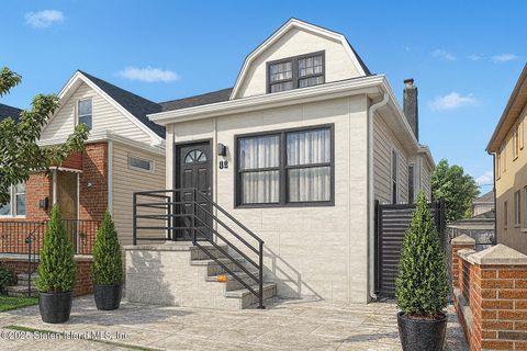 Photo of 62 Mclaughlin Street, Staten Island, NY 10305 (MLS # 2506208)