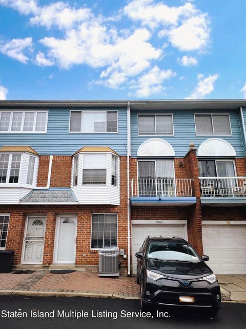 Photo of 16 Teri Court, Staten Island, NY 10314 (MLS # 2400546)