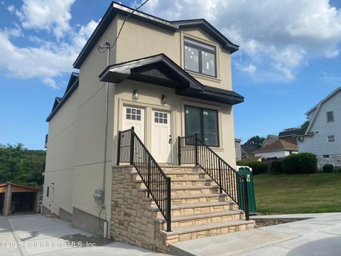 Photo of 20 Brown Place, Staten Island, NY 10305 (MLS # 2503977)