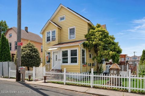 Photo of 26 Sheridan Avenue, Staten Island, NY 10304 (MLS # 2602621)