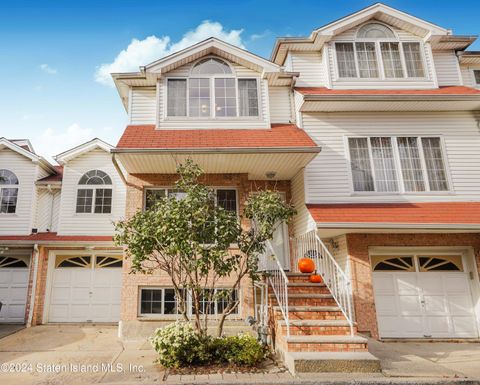 Photo of 4720 Amboy Road, Staten Island, NY 10312 (MLS # 2406092)