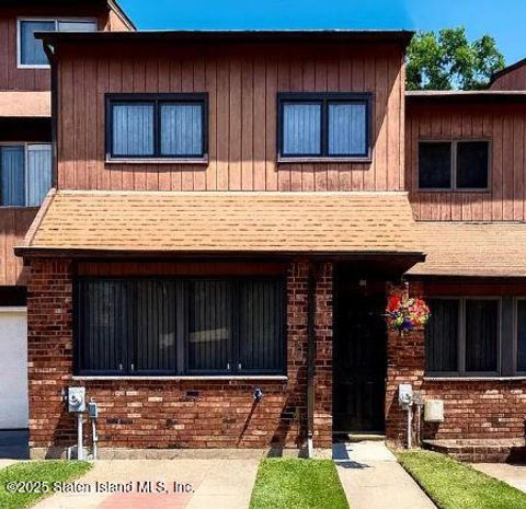 Photo of 69 Alan Loop, Staten Island, NY 10304 (MLS # 2507209)