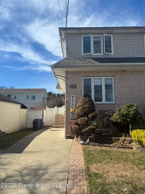 Photo of 131 Jefferson Street, Staten Island, NY 10304 (MLS # 2601448)