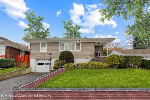 Photo of 15 Macfarland Avenue, Staten Island, NY 10305 (MLS # 2400495)