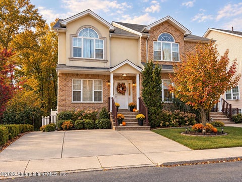 Homes For Sale - 88 Santa Monica Lane<br/> Staten Island, NY 10309