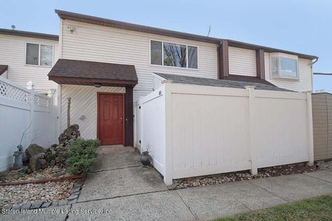 Photo of 81 North Gannon Avenue #A, Staten Island, NY 10314 (MLS # 2401659)