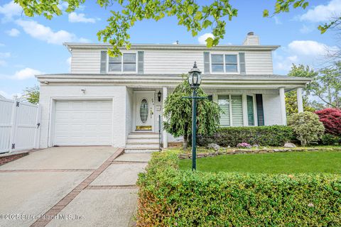 Photo of 284 Todt Hill Road, Staten Island, NY 10314 (MLS # 2503121)