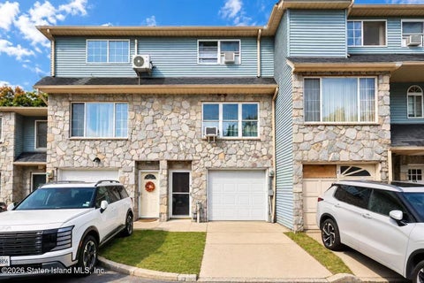 Townhouse For Sale - 16 Temple Court<br/> Staten Island, NY 10314