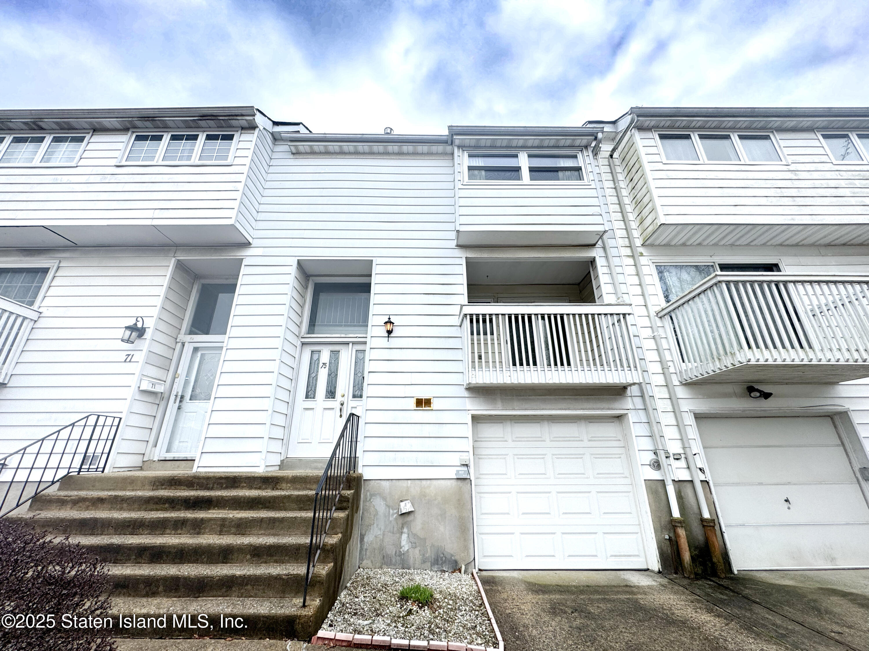 75 Dover Green, Staten Island, New York image 4
