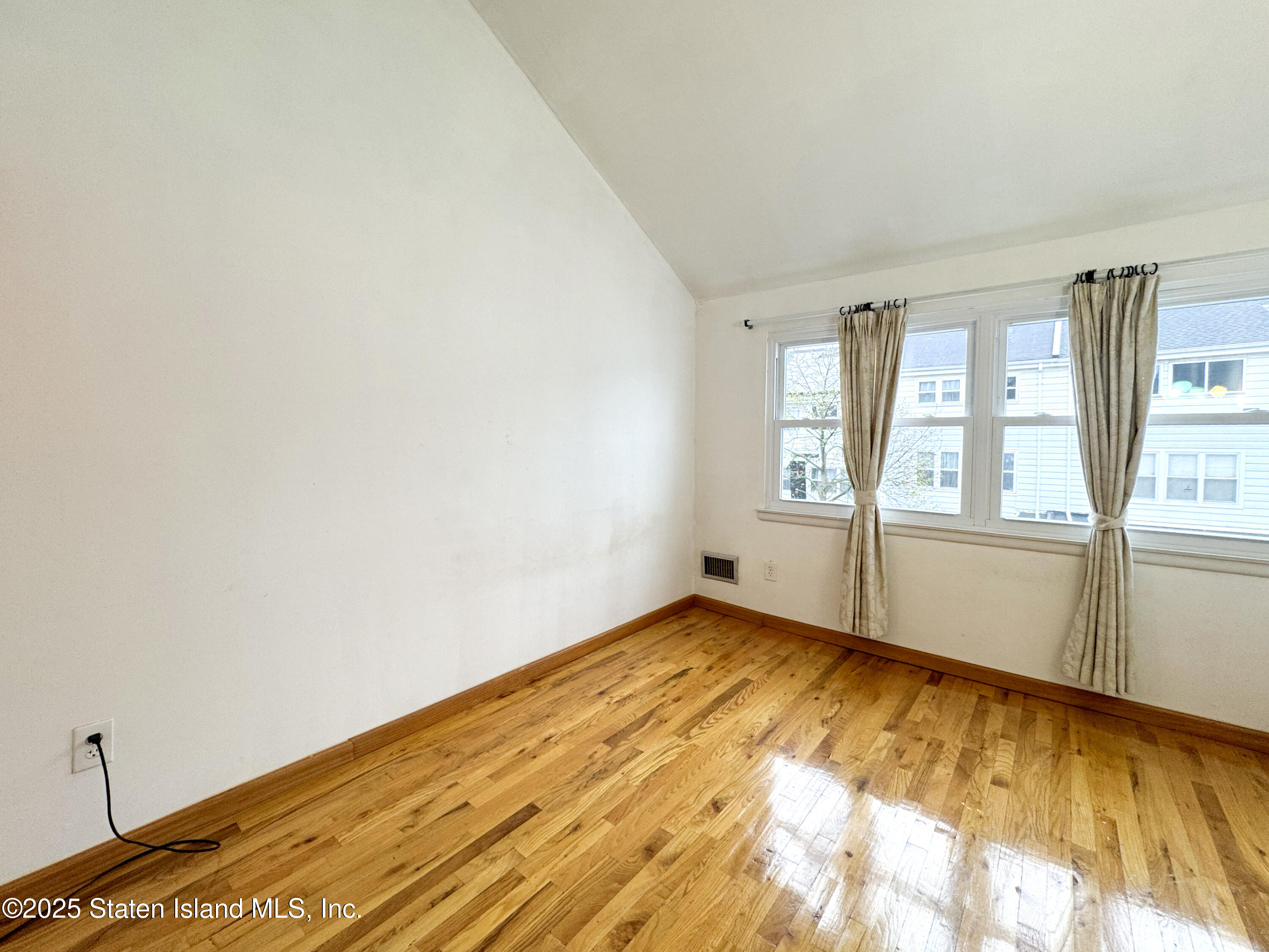 75 Dover Green, Staten Island, New York image 16